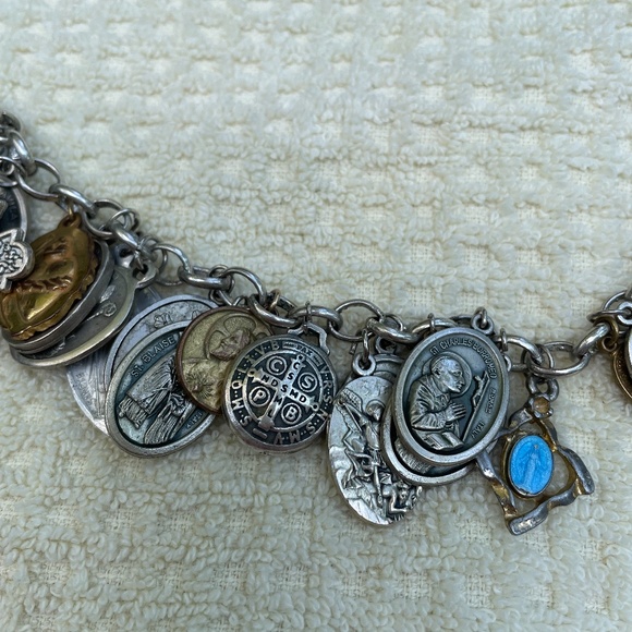 CHRISTMAS IS NEAR!!! Catholic Saints on Thomas Sabo link charm bracelet - Picture 4 of 7